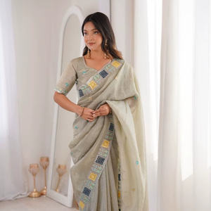Sari en soie Gold Crush avec broderie multicolore et bordure à motifs – Finition découpée par des artisans - Product Image 1