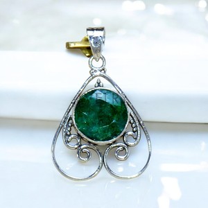 Pendentif élégant en argent sterling 925 naturel avec émeraude, bijoux fins faits à la main pour femmes, fournisseur en gros - Product Image 1