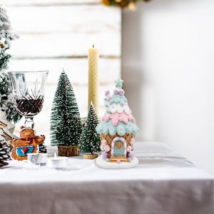 Décorations de maison en résine rose pastel en forme de maison en pain d'épices pour arbre de Noël intérieur - Product Image 1