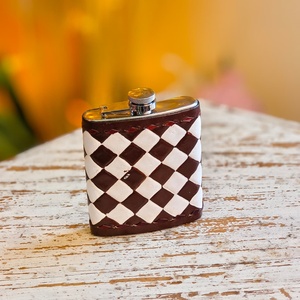 Flacons à liqueur de luxe Venus en cuir véritable noir à carreaux, mini, robustes, portables, avec clip de poche – Nouveauté très prisée - Product Image 1