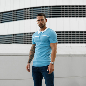 Polo de Punto Azul Claro para Hombre, Manga Corta, Corte Ajustado, Ribete en Contraste, Estilo Preppy, Color Sólido - Product Image 1