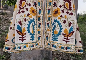 Veste en coton brodée florale pour femme, col mandarin, manches longues, style bohème chic, faite à la main, écologique, vêtement d'extérieur pour le printemps - Product Image 3