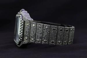 Montre-bracelet automatique mécanique de luxe en or, entièrement noire, sertie de moissanite carrée, avec cadran en verre et boîtier en acier inoxydable - Product Image 3