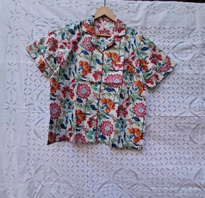 Chemise de nuit pour femme en coton à imprimé floral audacieux, manches courtes, boutonnée, multicolore, douce, respirante, vêtement de nuit d'été, haut de détente - Product Image 3