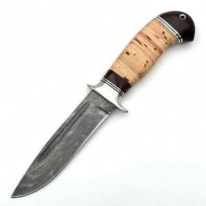 Outil de terrain artisanal personnalisé en acier Damas, manche en écorce de bouleau empilé, garde en laiton - Product Image 1