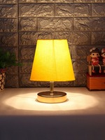 Lampe de table en tissu doré avec support d'abat-jour et base en métal, lampe de bureau pour la décoration de la maison ou un anniversaire