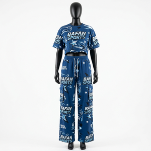 Ensemble haut court imprimé et pantalon cargo à jambes larges pour femmes, ensemble de vêtements en polyester bleu de qualité supérieure 280 GSM, sublimation, ensembles pour femmes - Product Image 1