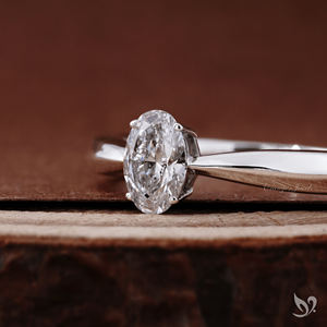 Anillo de compromiso elegante con diamante ovalado de 0.5 quilates cultivado en laboratorio, engaste de tallo pellizcado en oro blanco de 10K - Product Image 2
