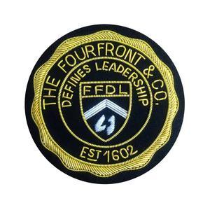 Écusson de blazer de luxe fait main en fil de métal avec fond en velours, vente en gros, directement de l'usine, badges à coudre personnalisés - Product Image 4