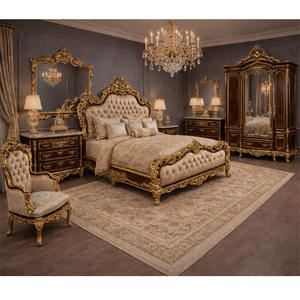 Ensemble de chambre à coucher Grand Victorian richement sculpté, en bois de teck royal, finition or Heritage, pour chambre principale, style California - Product Image 1
