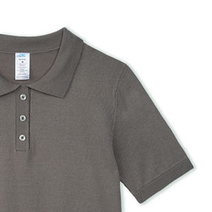 เสื้อถักไหมพรมแบบลำลอง ยูนิเซ็กส์ สีเทาอ่อนลายเฮเธอร์  ไม่ยับง่าย รับผลิตแบบ ODM OEM ผลิตจากอะคริลิก 100% แขนสั้นติดกระดุม - Product Image 4