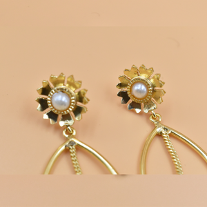 Pendientes de latón chapados en oro estilo Kashmiri, largos y llamativos, para uso festivo y regalos. - Product Image 5