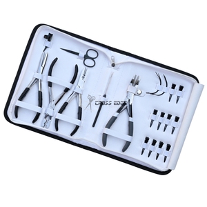 Kit de Herramientas Multiusos para Extensiones de Cabello: Cuatro Pinzas para Extensiones, Anillo Separador de Cabello, Tijeras de Hilo y Peine de Cola de Caballo para Uso en Salón - Product Image 1