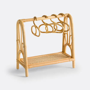 Percheros de mimbre tejido para ropa de muñecas, adorables percheros pequeños para vestidos de muñecas y ropa de juguete. - Product Image 5