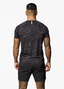 Conjunto Deportivo para Hombre, Camiseta de Cuello Redondo y Pantalones Cortos de Poliéster y Spandex de Secado Rápido, Estampado, para Verano y Actividades al Aire Libre - Product Image 3