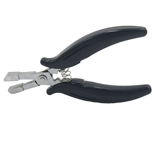 Alicates Profesionales para Extensiones de Cabello de Acero Inoxidable de Grado Quirúrgico Color Plateado con Dientes para Uso Comercial Ariston - Product Image 3