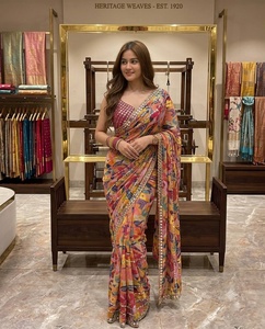 Sari en soie imprimé numérique pour femme, style héritage, avec bordure perlée, tenue de mariage traditionnelle de Samp Corporation - Product Image 1