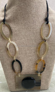 Bijoux de collier de perles en résine époxy traditionnelle fabriqués à la main pour les fonctions de mariage et de fiançailles - Product Image 5