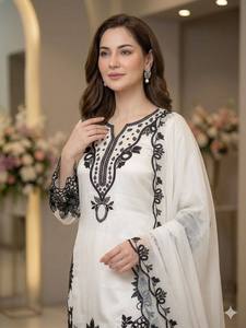 Traje Formal Casual Moderno de Seda Romana Bordada en Blanco para Mujer, Hecho a Mano, Cuello en V, Largo Completo, Holgado, Elegante para Todas las Estaciones - Product Image 1