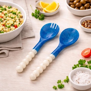 Ensemble de service à salade en résine marbrée bleue – Cuillère et fourchette à manche perlé, ustensiles de cuisine - Product Image 2