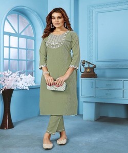 Ensemble Salwar Kameez ample en coton vintage moderne pour femme, longueur ras du sol, pour fêtes et tenues décontractées toutes saisons, imprimé numérique 85233 - Product Image 1