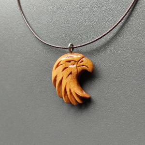 Collar con Colgante de Cabeza de Águila Tallado a Mano en Madera Natural, Amuleto de Pájaro Hecho a Mano, Joyería de Regalo - Product Image 6