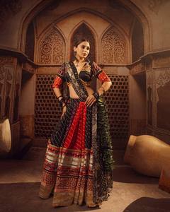Lehenga Choli de Algodón Muselina Pesado con Bordado de Espejo Real, Completamente Cosido, con Borde de Encaje Lampi y Dupatta con Bordado a Mano de Múltiples Corazones - Product Image 2