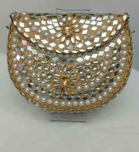 Bolso de Mano Ovalado de Latón Hecho a Mano, Estilo Kundan, Dorado, para Bodas Indias, Tradicional, con Mosaico de Vidrio, Feng Shui, Glamuroso - Product Image 2