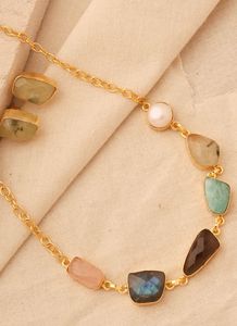 Collier fantaisie géométrique en pierre naturelle avec perle d'eau douce et chaîne plaquée or pour femme, idéal au quotidien et pour les soirées - Product Image 1