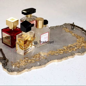 Bandeja de Resina Premium, Elegante Bandeja Hecha a Mano para Servir y Exhibir en Hogares Modernos, Tradebyd - Product Image 1