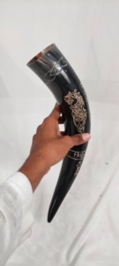Venta al por mayor de cuernos de ganado naturales con logotipo personalizado OEM disponible, ecológicos, hechos a mano, de alta calidad, pulidos a mano, de 18-20 oz, estilo vikingo. - Product Image 1