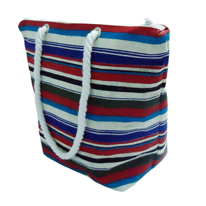Bolsa de Playa de Alta Calidad 2026, Moderna, con Estampado de Rayas Multicolor, Asa de Cuerda de Algodón Trenzada y Cierre de Cremallera - Product Image 2