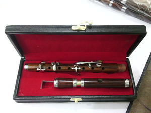 Flauta Irlandesa Profesional de Palisandro Natural, 16 Orificios, Ajustable, con Caja Rígida de Latón Metálico, Juego de 3 Piezas - Product Image 6