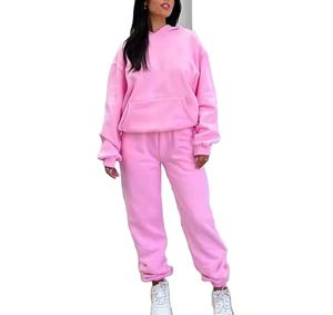 Ensemble de survêtement streetwear personnalisé OEM pour femme, 2 pièces, coupe classique, haut court, pantalon de survêtement en toile écologique à motif - Product Image 4