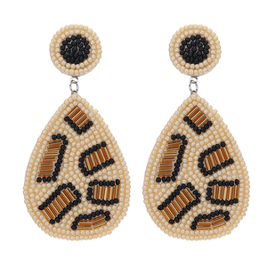 Boucles d'oreilles pendantes classiques et simples pour femmes, motif léopard perlé, style goutte d'eau, par MD HANDICRAFTS - Product Image 1