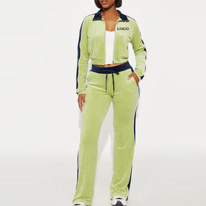 Ensemble d'entraînement 2 pièces personnalisé pour femme : veste à capuche zippée et leggings de yoga, séchage rapide, respirant, écologique - Product Image 1