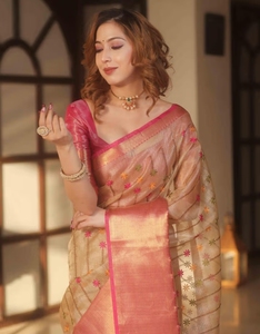 Sari KV Cream Kanjivaram de tela suave pura, hecho a mano, con blusa sin coser - Product Image 6