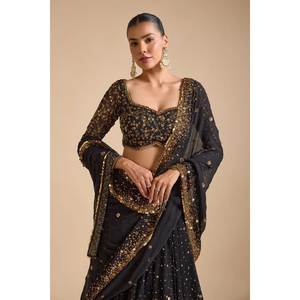 Conjunto elegante Lehenga Choli de diseñador para mujer con hermoso trabajo de bordado - Product Image 6