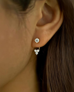 Pendientes Huggie Minimalistas de Diamante de Laboratorio Redondo de 14K con Clúster de Diamantes de Triple Brillo en el Frente y Trasero, Joyería Minimalista para el Lóbulo de la Oreja - Product Image 4