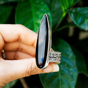 Bague en argent de style bohème faite à la main avec pierre précieuse en onyx noir de forme longue et ovale - Product Image 2