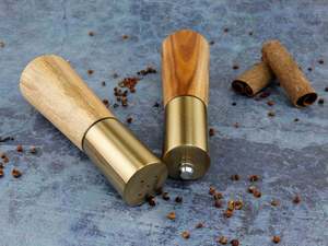 Juego de Salero y Pimentero de Madera de Acacia Premium y Dorado, Elegante Juego de Especieros de Madera Cónicos para Decoración de Cocina - Product Image 6