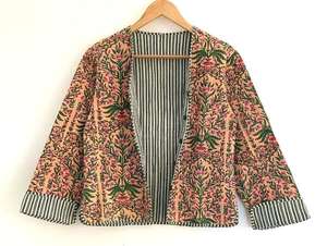 Hermosa Chaqueta Bomber Corta Acolchada Reversible Hecha a Mano 100% Algodón con Estampado Floral Color Durazno, Ecológica, para Mujer, Estilo Nuevo - Product Image 4