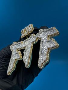 จี้เพชรโมอิสซาไนต์ VVS แบบกำหนดเองได้ พร้อมตัวอักษรชื่อสำหรับผู้ชาย จี้เงินแท้ 925 ประดับเพชรแบบ Iced Out จี้ตัวอักษรแบบกำหนดเองได้ - Product Image 2