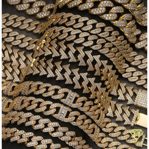 Conjunto de Collar de Eslabones Cubanos Anchos de Plata de Ley 925 con Diamantes de Moissanita VVS, Acabado en Oro, Joyería de Lujo - Product Image 5