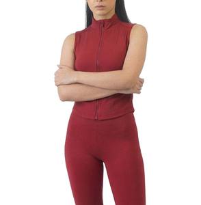 Conjunto Deportivo Rojo sin Mangas de Alta Calidad, Top con Cierre y Leggings Elásticos, Conjunto de Dos Piezas para Fitness - Product Image 4