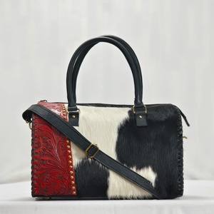 Bolso de Hombro de Cuero Walla de Lujo, Diseño Floral Rojo con Cierre Lateral de Cremallera, Bolso de Mano Duradero y Moderno con Diseño Occidental - Product Image 2