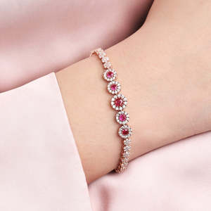 กำไลข้อมือเงินแท้ S925 ดีไซน์กลีบกุหลาบ ปรับขนาดได้ แฟชั่นสำหรับผู้หญิง ขายดี - Product Image 1