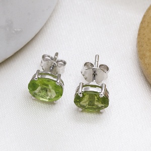 Ensemble de bijoux en argent sterling 925 massif avec pendentif ovale en péridot naturel serti à griffes et boucles d'oreilles solitaires pour femme - Product Image 3