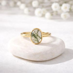 Bague de promesse minimaliste en argent sterling 925 avec cabochon ovale en agate mousse naturelle véritable sertie clos - Product Image 2