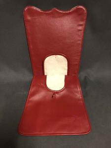 Cet article est une sabretache, une pochette plate en cuir ou une sacoche, autrefois portée suspendue à un équipement de cavalerie ou d'artillerie équestre. - Product Image 3